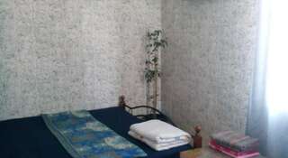 Гостевой дом na Ekaterinovskoi Краснодар Семейный номер с общей ванной комнатой-9